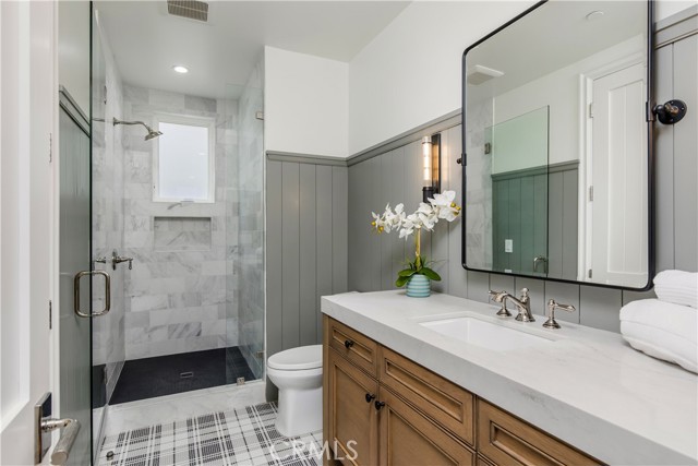 Detail Gallery Image 18 of 20 For 107 Manhattan Ave, Hermosa Beach,  CA 90254 - 5 Beds | 5/1 Baths