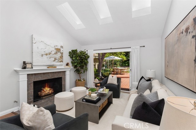 17 Wandering Rill, Irvine CA: https://media.crmls.org/medias/d510fce5-5af1-4fa0-87b5-401f33426a0a.jpg