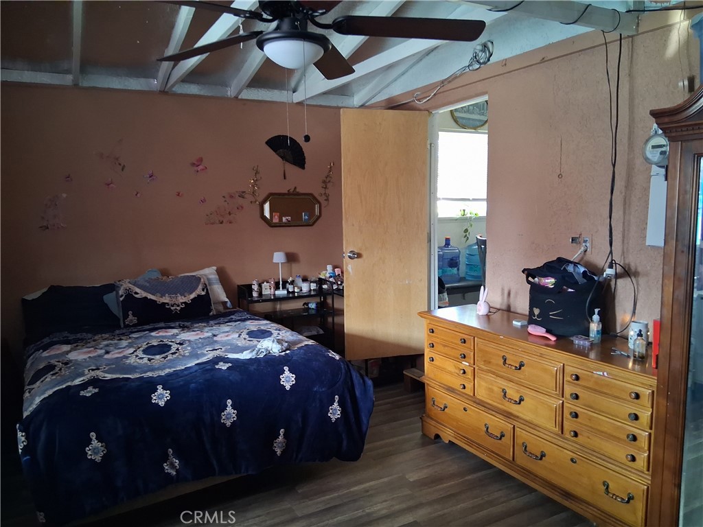 https://media.crmls.org/medias/d5131107-1aa6-41e0-a96b-5bf72f2f97fb.jpg?preset=X-Large
