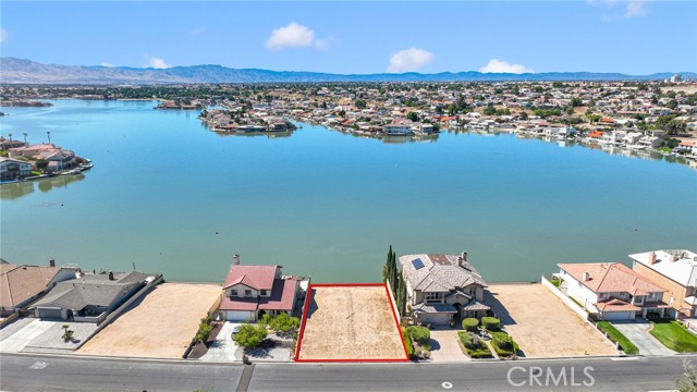 Detail Gallery Image 2 of 8 For 17995 Lakeview Dr, Victorville,  CA 92395 - – Beds | – Baths