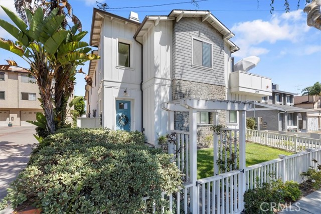 2505 Grant Avenue, Redondo Beach CA: https://media.crmls.org/medias/d514c968-eb8f-42e3-843f-1b0483017c66.jpg