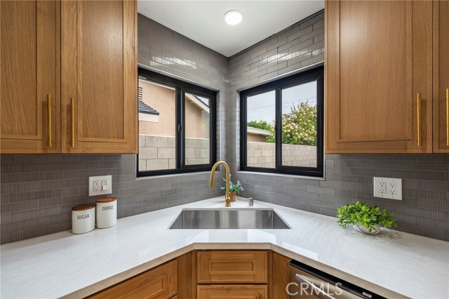 Detail Gallery Image 8 of 29 For 9538 Robin Ave, Fountain Valley,  CA 92708 - 4 Beds | 2 Baths