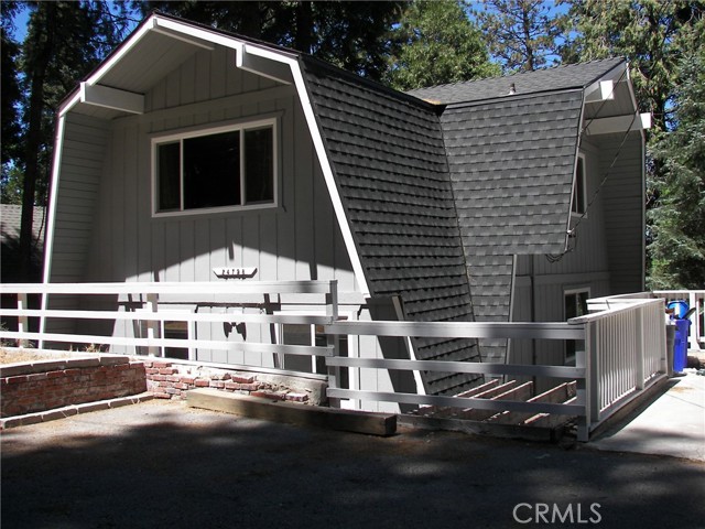 24798 Bernard Drive, Crestline CA: https://media.crmls.org/medias/d515a8b9-6742-4198-9186-2c683e4ce93d.jpg
