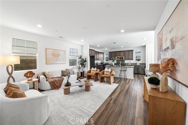 Detail Gallery Image 4 of 15 For 16725 Petrus Ln, Fontana,  CA 92336 - 3 Beds | 2/1 Baths
