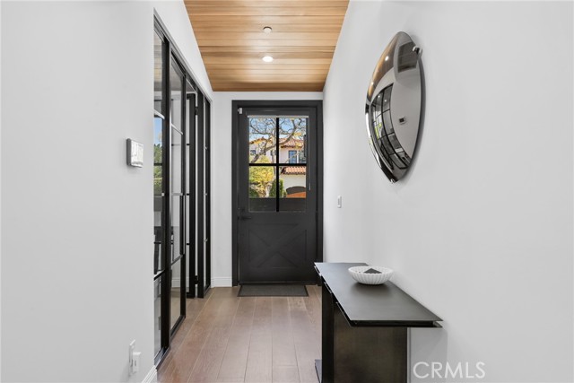 535 N Sierra Bonita Avenue, Los Angeles CA: https://media.crmls.org/medias/d51643bd-09f2-4aca-9692-1b89a587ca65.jpg