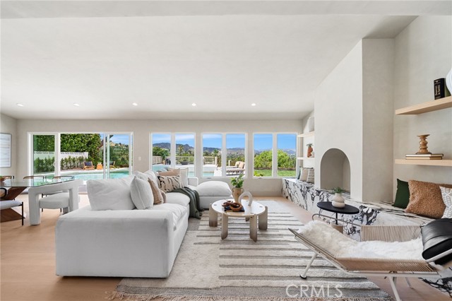 Detail Gallery Image 12 of 25 For 24153 Califa St, Woodland Hills,  CA 91367 - 4 Beds | 3 Baths
