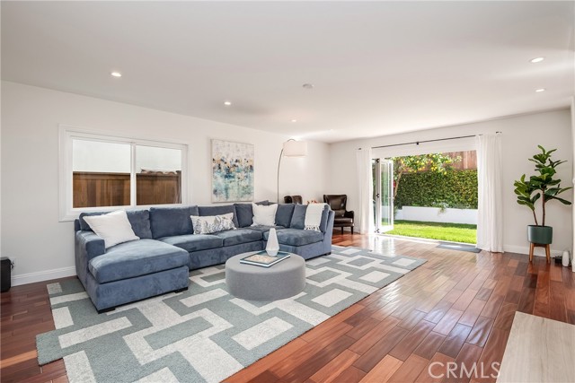 1720 Oak Avenue, Manhattan Beach, California 90266, 4 Bedrooms Bedrooms, ,4 BathroomsBathrooms,Residential,Sold,Oak,SB22020693