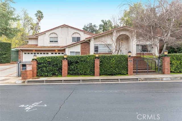 Detail Gallery Image 2 of 64 For 15604 Royal Oak Rd, Encino,  CA 91436 - 5 Beds | 5 Baths