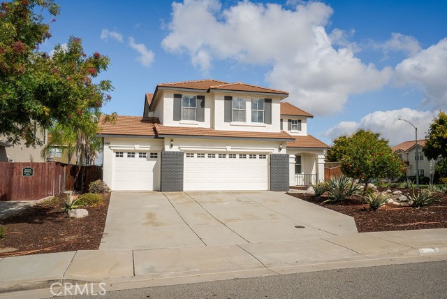 Detail Gallery Image 2 of 56 For 19068 Clover, Riverside,  CA 92508 - 4 Beds | 2/1 Baths