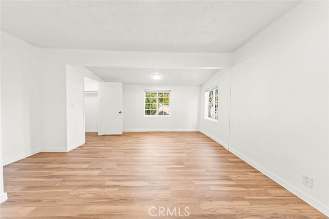 Detail Gallery Image 16 of 52 For 19148 Saticoy St, Reseda,  CA 91335 - 3 Beds | 2 Baths