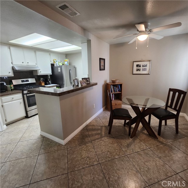 16377 Lakeshore Drive, Lake Elsinore CA: https://media.crmls.org/medias/d519f4c7-b1de-484e-89ce-2226fb7b3de8.jpg