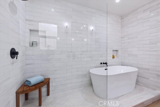 Detail Gallery Image 22 of 34 For 3825 Edgehill Dr, Los Angeles,  CA 90008 - 3 Beds | 2 Baths