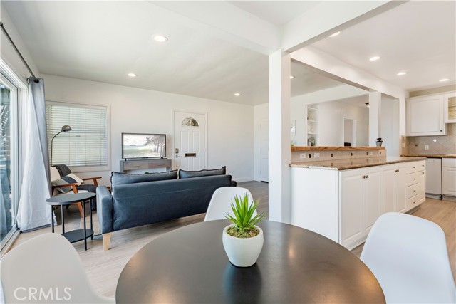 Detail Gallery Image 17 of 54 For 1003 Seal Way, Seal Beach,  CA 90740 - 6 Beds | 4 Baths