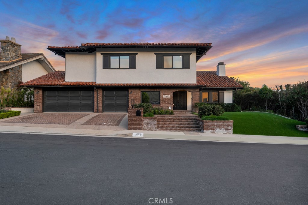 5952 Woodland View Drive