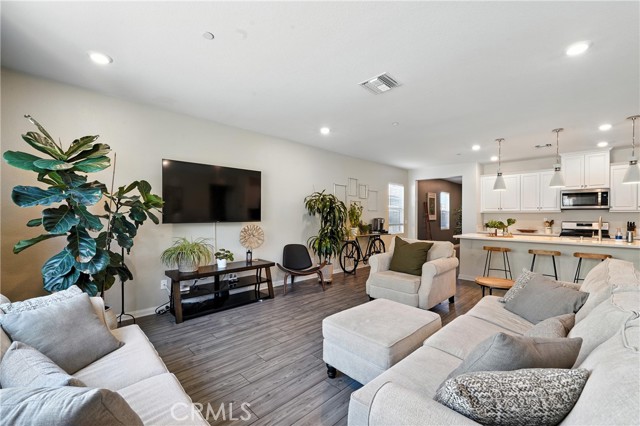 Detail Gallery Image 10 of 32 For 41018 Chambord Dr, Lake Elsinore,  CA 92532 - 4 Beds | 2 Baths