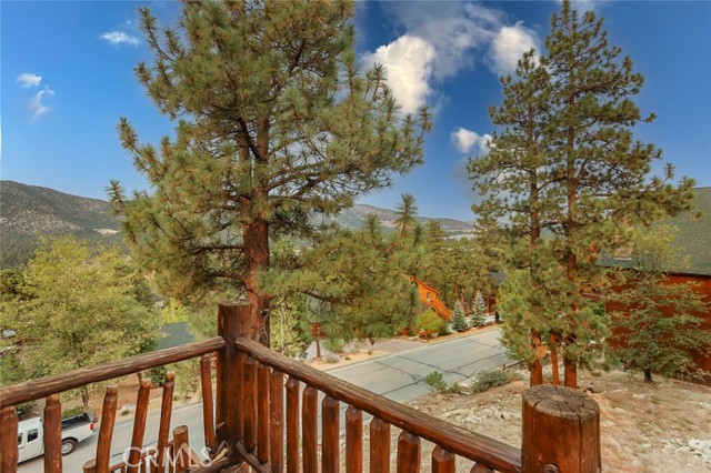 Detail Gallery Image 17 of 59 For 351 Glenwood Dr, Big Bear Lake,  CA 92315 - 4 Beds | 3/1 Baths