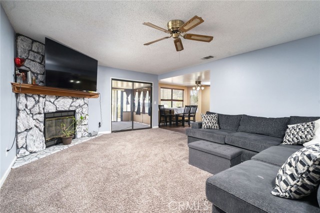 13745 Bel Air Drive, Victorville CA: https://media.crmls.org/medias/d51fd50d-1919-4280-a763-4cfeeb15ea6d.jpg