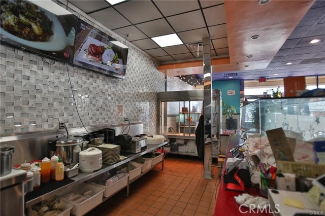 1425 Artesia Blvd, Gardena CA: https://media.crmls.org/medias/d52084f6-9958-48b3-9354-1f9dd01e1340.jpg