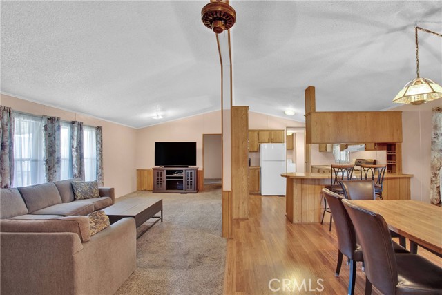 350 S Willow Avenue, Rialto CA: https://media.crmls.org/medias/d52121b4-9111-42fe-9705-959476ee394b.jpg