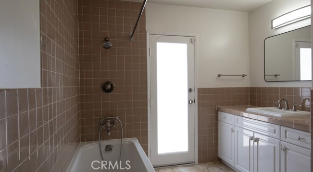 Detail Gallery Image 14 of 28 For 4610 Cerrillos Dr, Woodland Hills,  CA 91364 - 4 Beds | 2 Baths