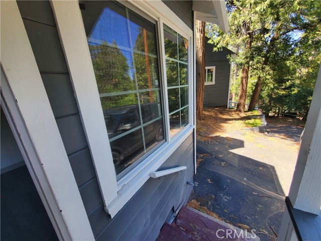 Detail Gallery Image 3 of 8 For 23715 Scenic Dr #2,  Crestline,  CA 92325 - 1 Beds | 1 Baths