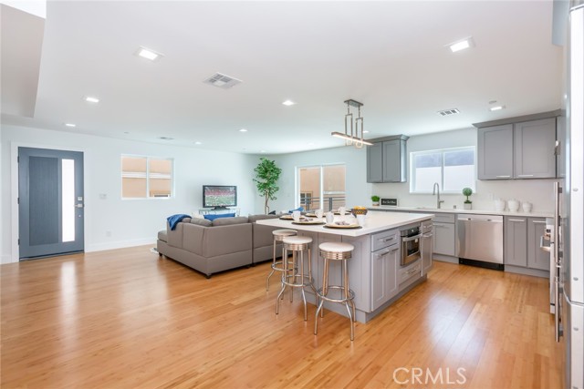 18308 Grevillea Avenue, Redondo Beach, California 90278, 3 Bedrooms Bedrooms, ,Residential,Sold,Grevillea,SB22120733