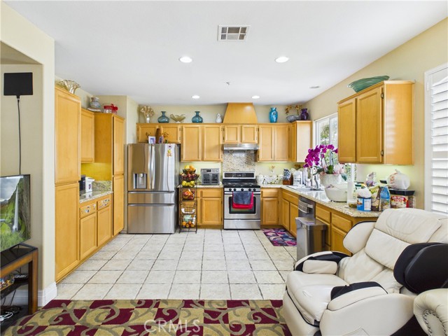 Detail Gallery Image 13 of 47 For 15 Redwood Ct, Stanton,  CA 90680 - 3 Beds | 2/1 Baths