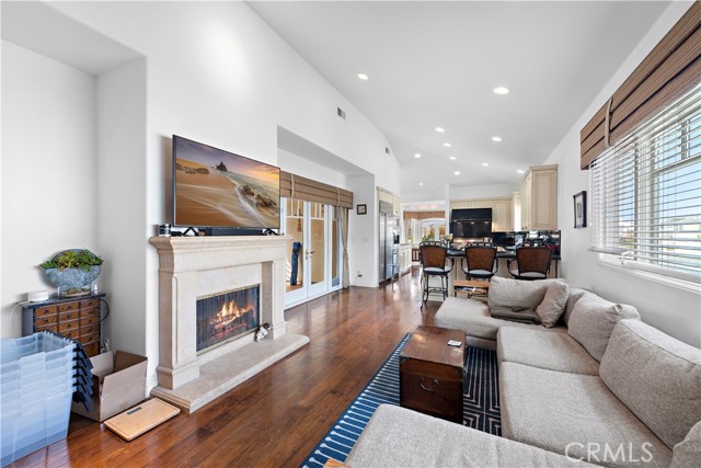 Detail Gallery Image 10 of 26 For 414 .5 Carnation Ave #UPPER,  Corona Del Mar,  CA 92625 - 3 Beds | 3 Baths