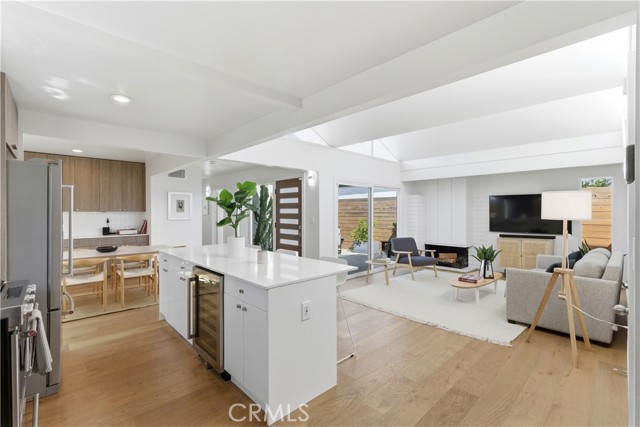 Detail Gallery Image 5 of 36 For 258 Walnut, Newport Beach,  CA 92663 - 3 Beds | 2 Baths