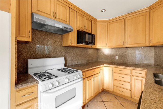 7955 White Oak photo 6