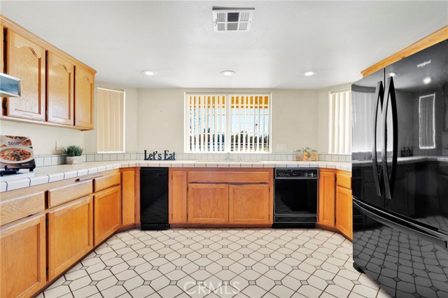 Detail Gallery Image 16 of 69 For 11062 Hollister Rd, Oak Hills,  CA 92344 - 4 Beds | 3 Baths