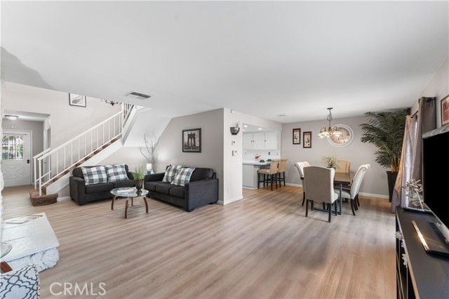 Detail Gallery Image 16 of 56 For 215 Hawk Ln, Palmdale,  CA 93551 - 3 Beds | 3 Baths