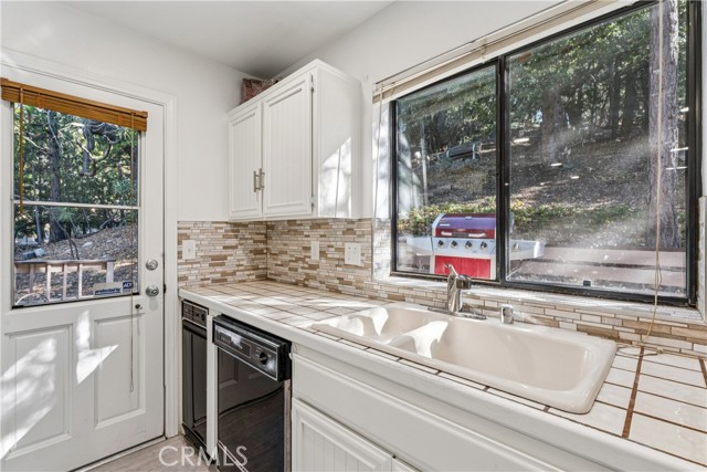 Detail Gallery Image 10 of 42 For 965 Sandalwood Dr, Lake Arrowhead,  CA 92352 - 3 Beds | 3 Baths