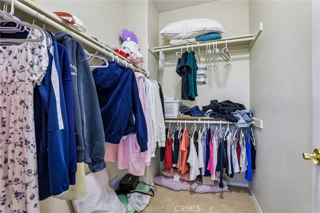 https://media.crmls.org/medias/d524e3e5-d997-45a3-975c-ca19d0888ad2.jpg?preset=X-Large
