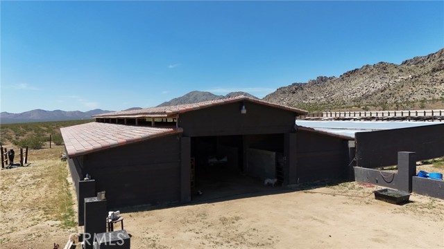 Detail Gallery Image 16 of 39 For 31163 Villa Nova Rd, Lucerne Valley,  CA 92356 - 4 Beds | 3 Baths