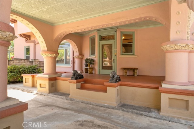 405 W Olive Avenue, Redlands CA: https://media.crmls.org/medias/d5269bca-dcaa-4e03-8d9e-4fb11597bf88.jpg