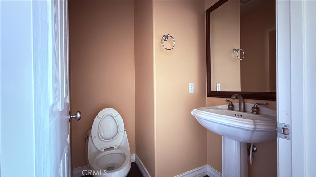 https://media.crmls.org/medias/d526dc1f-8065-466d-8144-326adba19d15.jpg?preset=X-Large