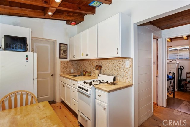 Detail Gallery Image 9 of 27 For 582 Beechnut Dr, Green Valley Lake,  CA 92341 - 2 Beds | 1/1 Baths