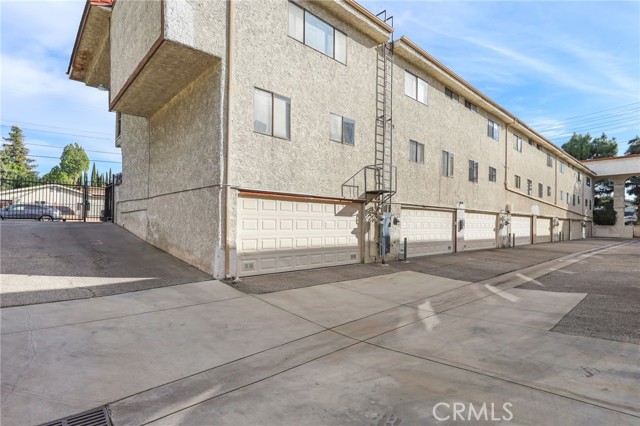 Detail Gallery Image 32 of 38 For 13243 Vanowen #2,  North Hollywood,  CA 91605 - 2 Beds | 3 Baths