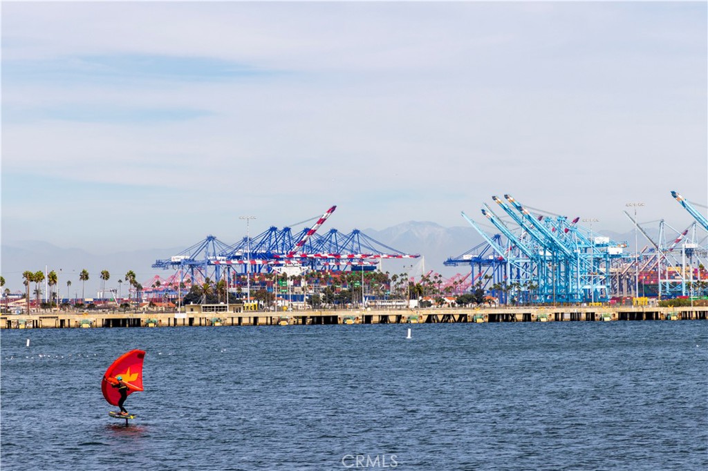 https://media.crmls.org/medias/d528614d-1260-4be4-a3b3-ca863e40f8b1.jpg?preset=X-Large