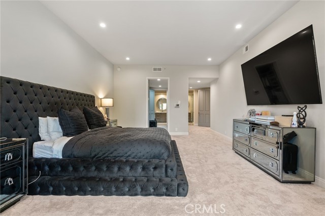 Detail Gallery Image 22 of 38 For 11500 San Vicente Bld #202,  Los Angeles,  CA 90049 - 3 Beds | 3/1 Baths