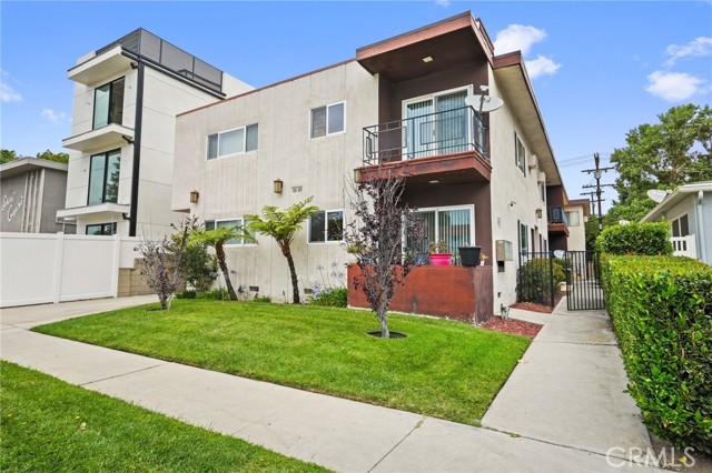 12953 Moorpark Street, Studio City CA: https://media.crmls.org/medias/d529b9d1-70b9-4af6-befe-04a0df187757.jpg