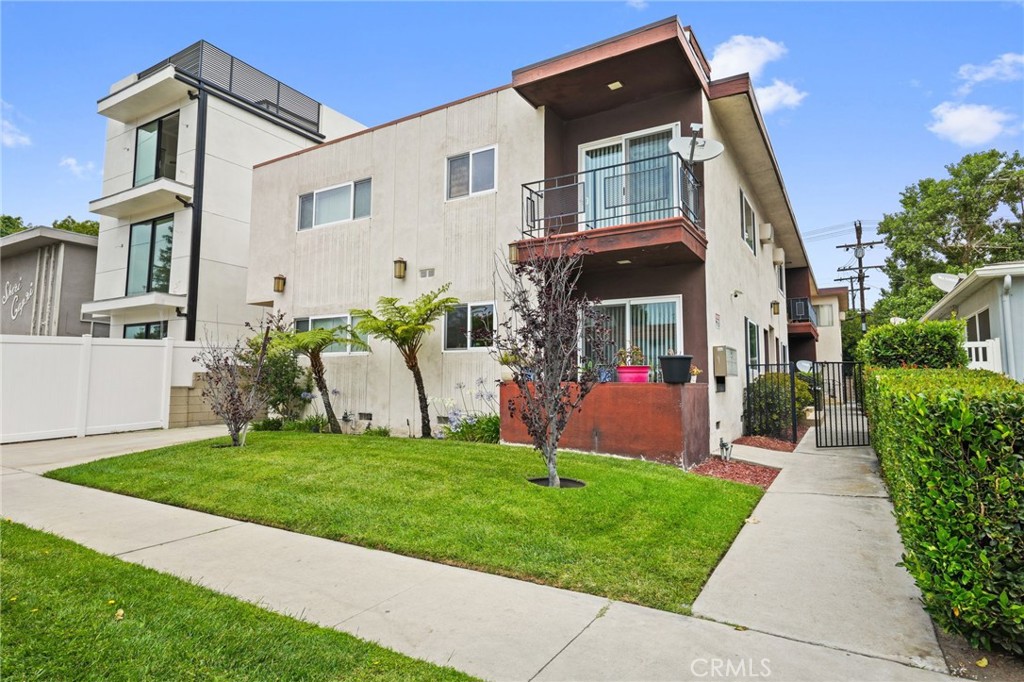 12953 Moorpark Street #4