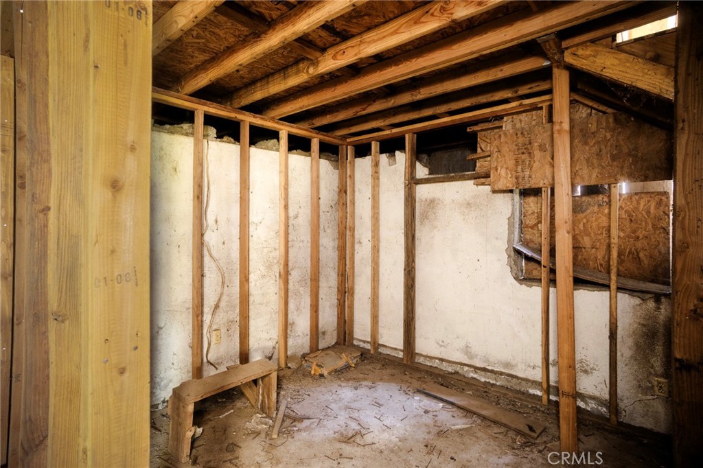 https://media.crmls.org/medias/d52aa21b-bb29-4967-9976-fffce6daf124.jpg?preset=X-Large