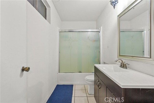 13086 Foothill Boulevard, Sylmar CA: https://media.crmls.org/medias/d52ada49-bb90-4f64-acf1-c242a1ee47ce.jpg