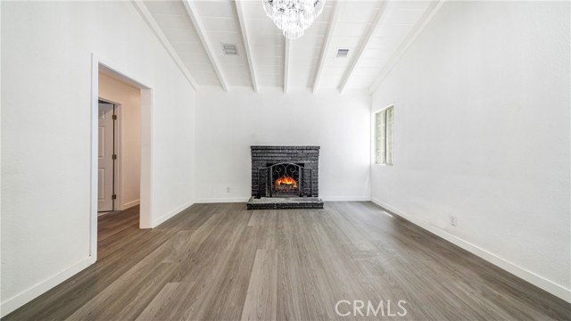 Detail Gallery Image 4 of 14 For 15948 Wyandotte St, Lake Balboa,  CA 91406 - 3 Beds | 2 Baths