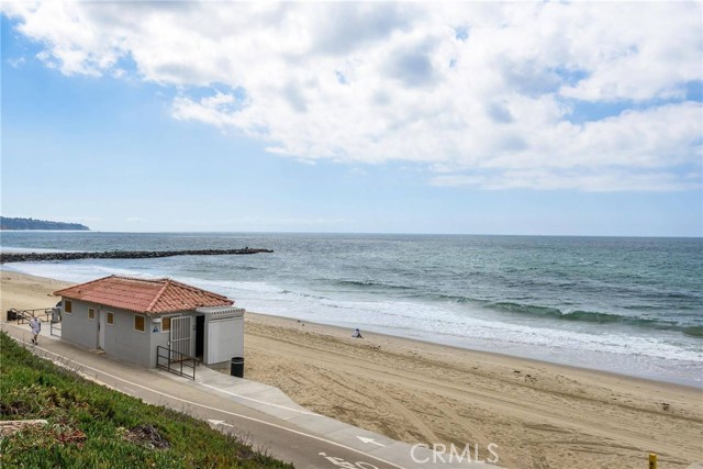 575 Esplanade, Redondo Beach, California 90277, 2 Bedrooms Bedrooms, ,1 BathroomBathrooms,Residential,Sold,Esplanade,SB17215162
