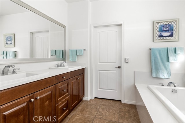 Detail Gallery Image 25 of 42 For 11950 Nuthatch, Jurupa Valley,  CA 91752 - 5 Beds | 3/1 Baths