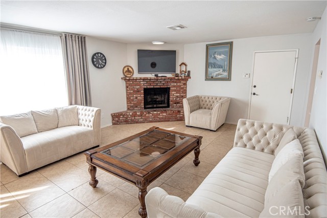 36457 Harold 3rd Street, Palmdale CA: https://media.crmls.org/medias/d52cfb03-2c1a-4be0-882d-c774729f2c5c.jpg