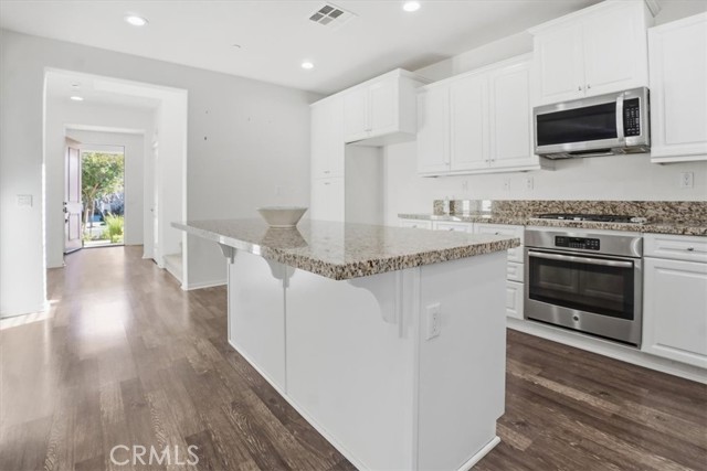 Detail Gallery Image 13 of 44 For 7165 Mystic Cloud, Corona,  CA 92880 - 3 Beds | 2/1 Baths